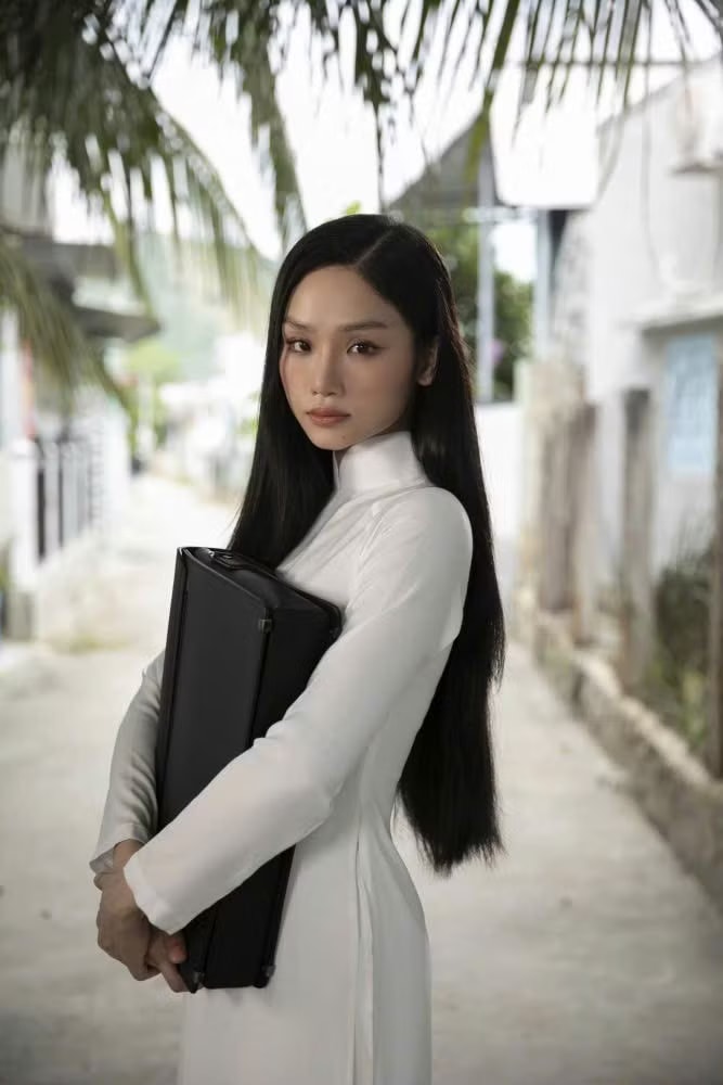 Cú ngã của Miu Lê và cơn khát thần tượng 'sạch' - Ảnh 2.