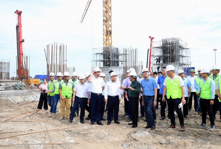 Chủ tịch Hà Nội - Vũ Đại Thắng kiểm tra thực địa đại dự án hơn 925.000 tỷ của Vingroup, đưa ra nhiều chỉ thị quan trọng - Ảnh 1.