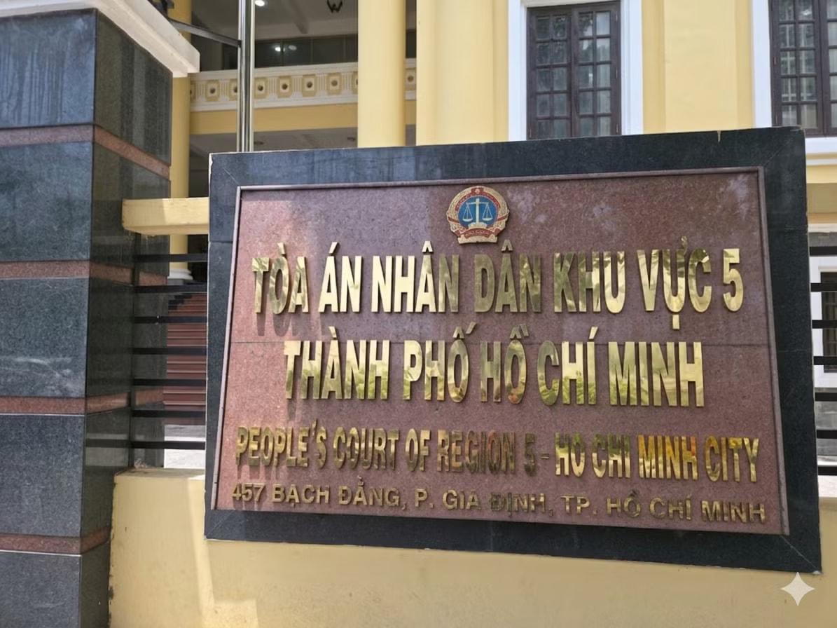 HĐXX TAND khu vực 5 TPHCM sẽ tuyên án vụ ly hôn 1.200 tỷ vào ngày 15/5. Ồn ào vụ ly hôn nghìn tỷ của một bác sĩ ở TPHCM - Ảnh 1.