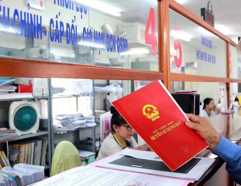 Từ năm 2027, dự kiến thẩm quyền cấp sổ đỏ sẽ có thay đổi quan trọng- Ảnh 1. Từ năm 2027, dự kiến thẩm quyền cấp sổ đỏ sẽ có thay đổi quan trọng- Ảnh 1.
