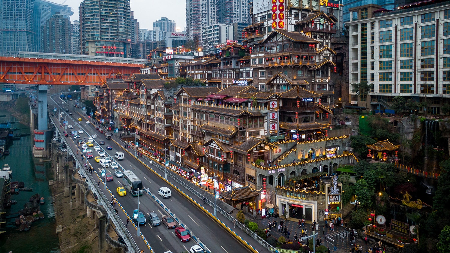 'Thành phố lơ lửng' ven sông: Biểu tượng hơn 2.000 năm giữa lòng 'đô thị 8D'- Ảnh 1. 'Thành phố lơ lửng' ven sông: Biểu tượng hơn 2.000 năm giữa lòng 'đô thị 8D'- Ảnh 1.