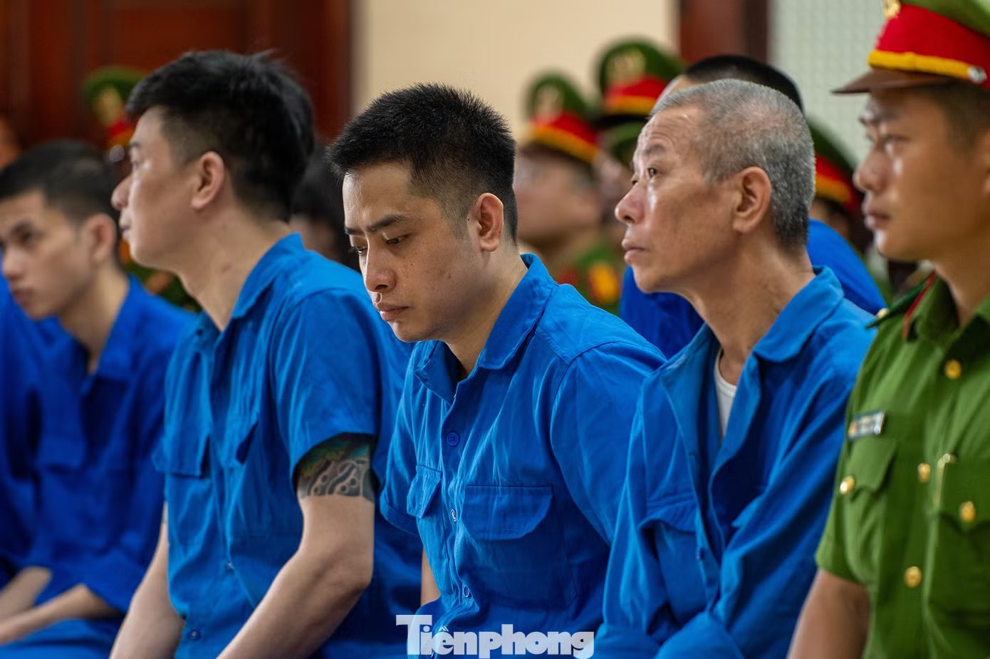 Bùi Đình Khánh thừa nhận hành vi của mình là nguyên nhân gây ra cái chết của chiến sĩ công an trong quá trình làm nhiệm vụ. Sau nhiều lần chối tội, Bùi Đình Khánh hối lỗi, xin giảm nhẹ hình phạt - Ảnh 6.