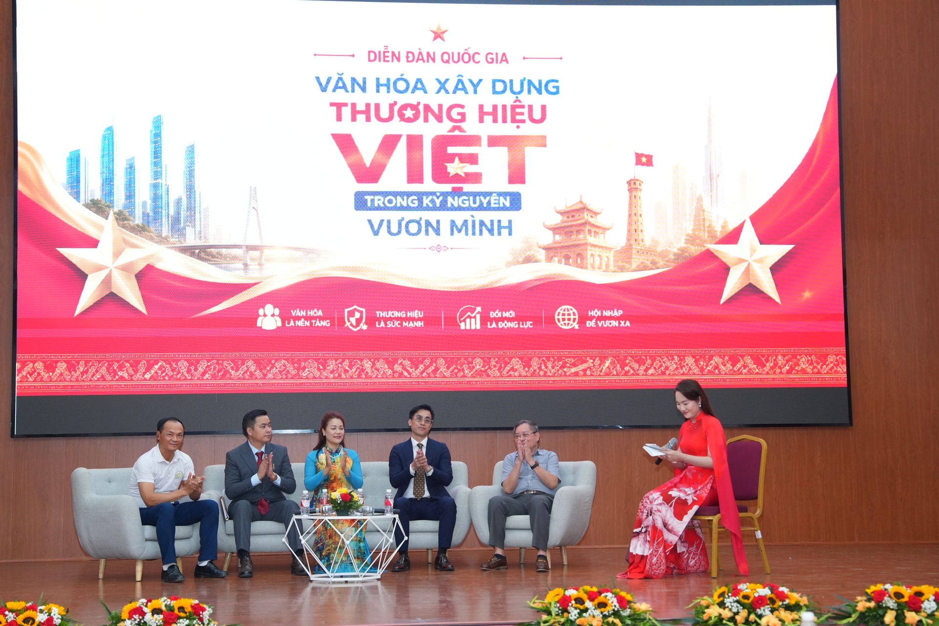 Diễn đàn Quốc gia: Văn hóa kiến tạo thương hiệu Việt trong kỷ nguyên hội nhập - Ảnh 2.