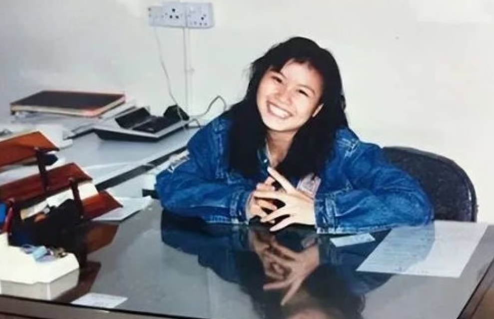 Người phụ nữ Trung Quốc ngồi giữa Tim Cook và Elon Musk: Từng bỏ học làm bảo vệ, nay sở hữu 16 tỷ USD - Ảnh 2.