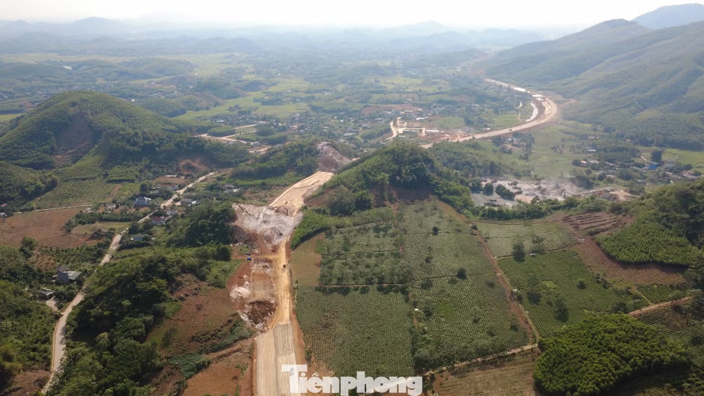 Cao tốc Tuyên Quang - Hà Giang hơn 100 km đang hình thành ra sao? - Ảnh 2.