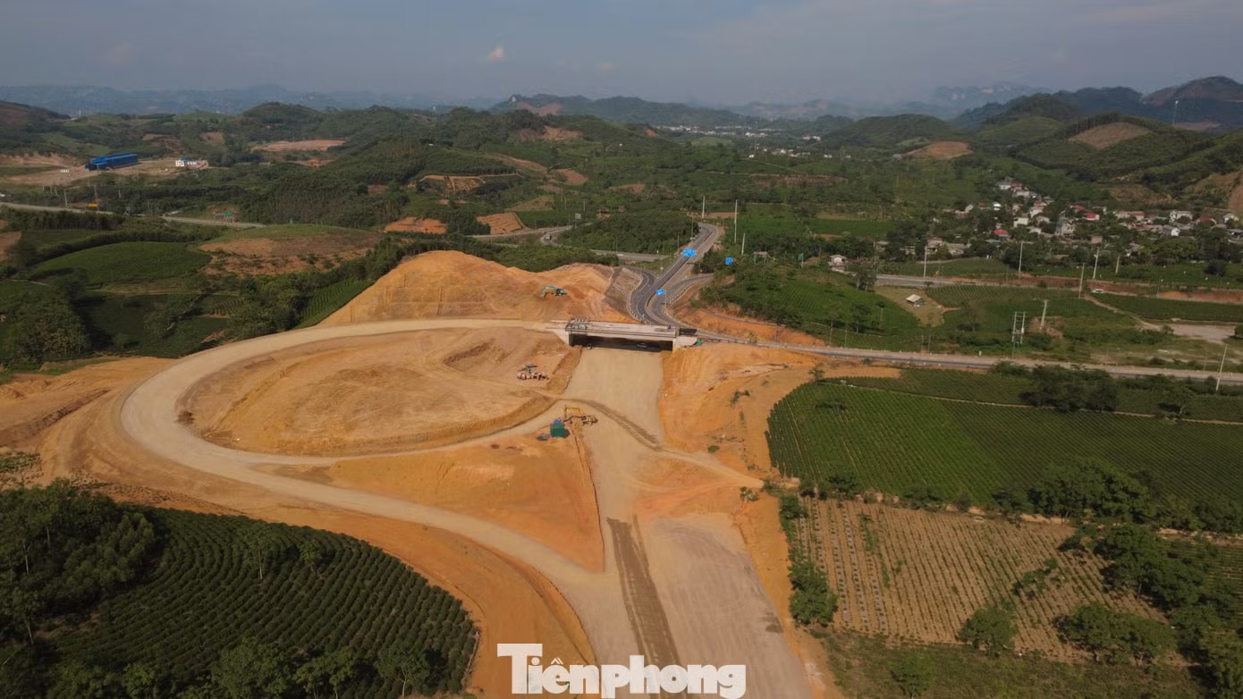 Cao tốc Tuyên Quang - Hà Giang hơn 100 km đang hình thành ra sao? - Ảnh 3.