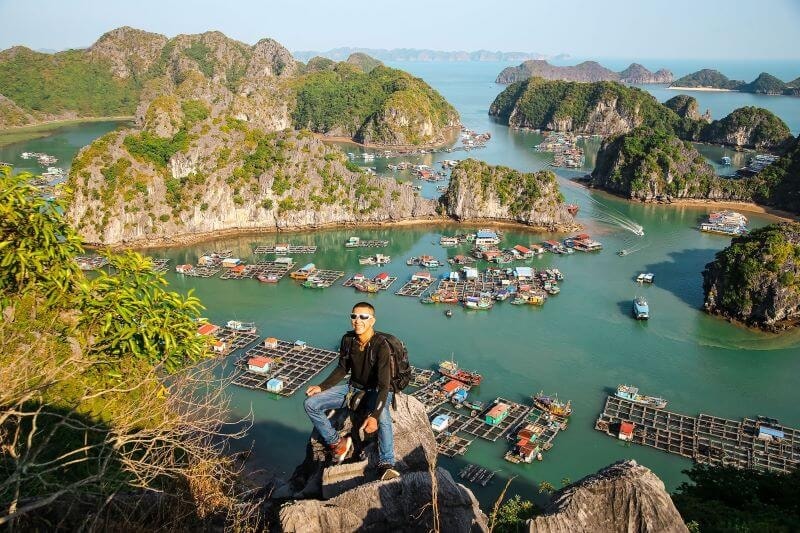 Du khách thích thú khi chụp được 1 góc ảnh tại làng chài cổ. Ảnh