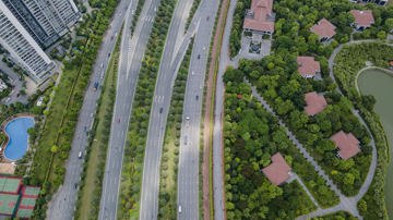 Đại lộ 'xanh' trị giá 7.000 tỷ nắm giữ 2 kỷ lục Việt Nam: Quy mô 16 làn xe, đẹp tựa châu Âu giữa lòng 'trung tâm đầu não' của cả nước