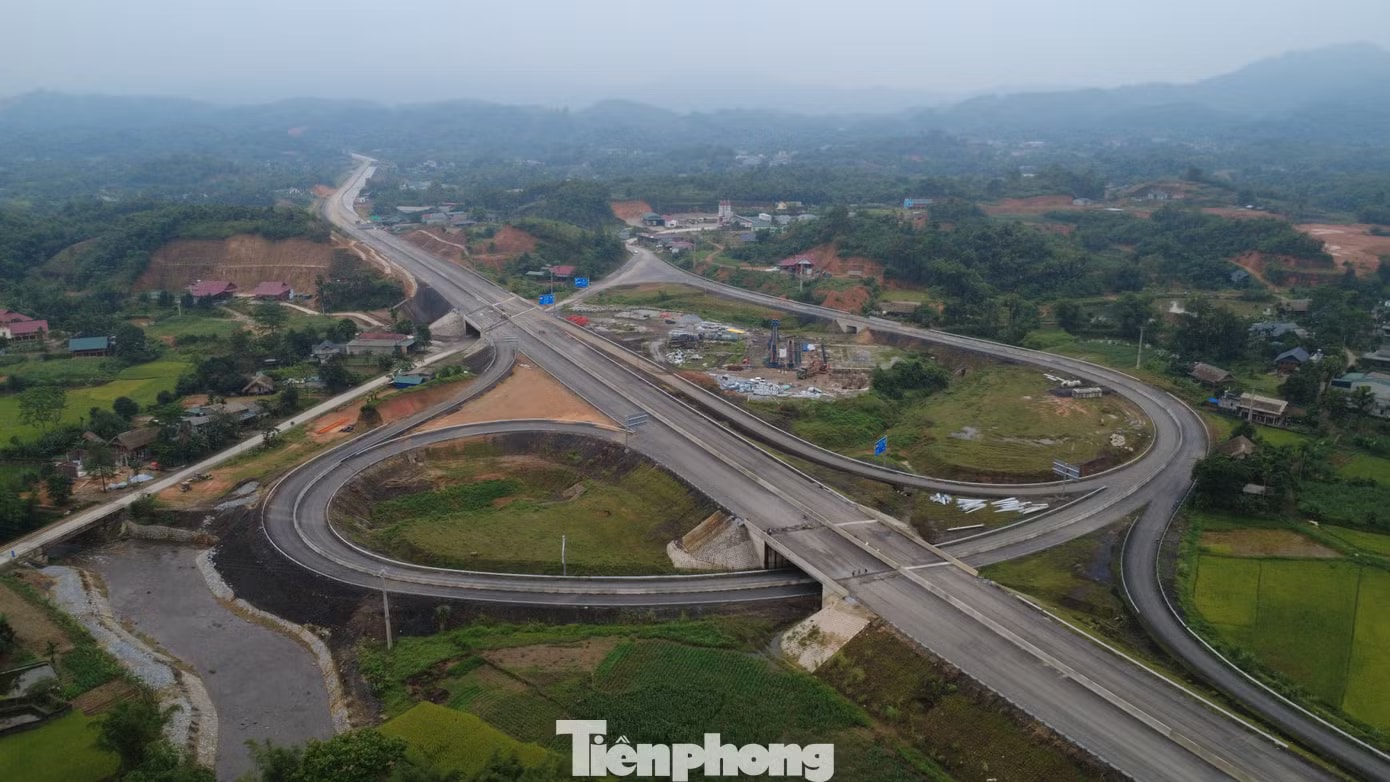 Cao tốc Tuyên Quang - Hà Giang hơn 100 km đang hình thành ra sao? - Ảnh 9.