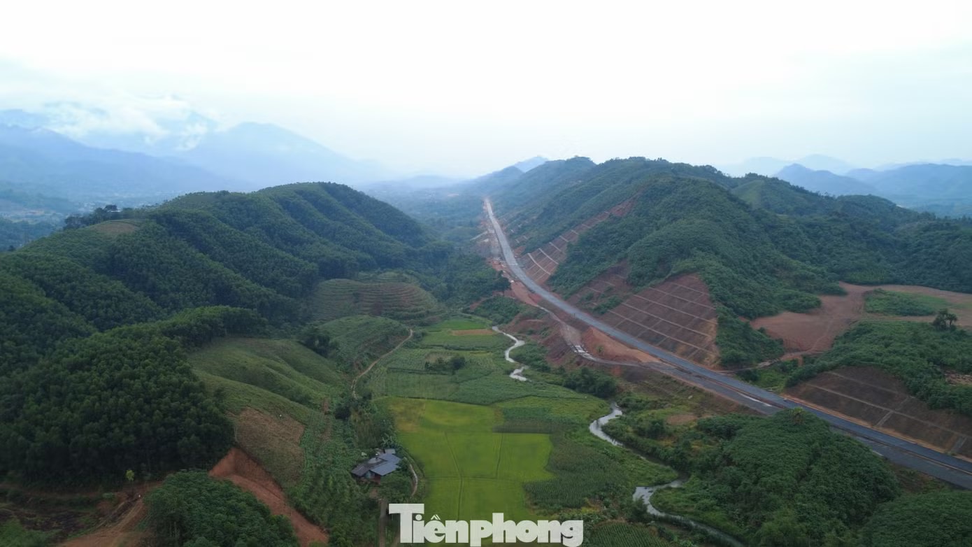 Cao tốc Tuyên Quang - Hà Giang hơn 100 km đang hình thành ra sao? - Ảnh 11.