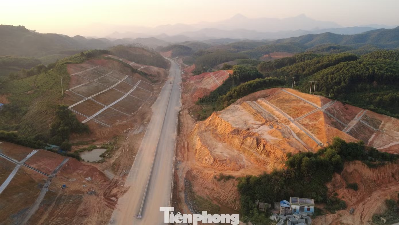 Cao tốc Tuyên Quang - Hà Giang hơn 100 km đang hình thành ra sao? - Ảnh 5.