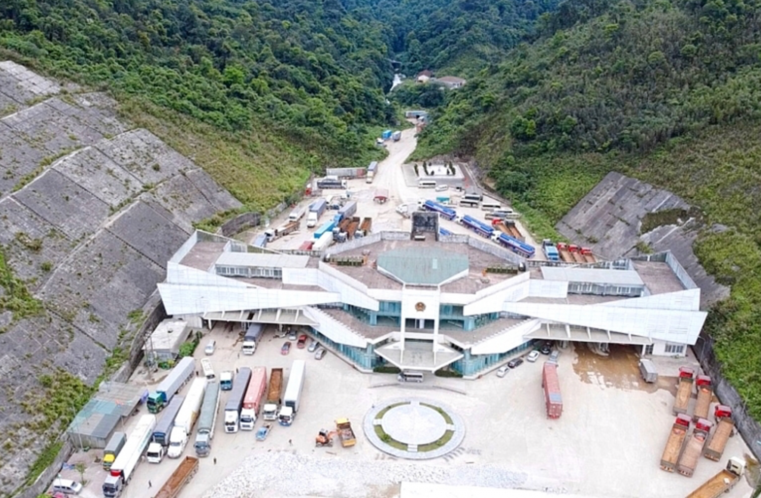 Việt Nam sắp có khu kinh tế cửa khẩu quốc tế quy mô hơn 56.000ha trải dài 3 xã, đã được Thủ tướng phê duyệt- Ảnh 2. Việt Nam sắp có khu kinh tế cửa khẩu quốc tế quy mô hơn 56.000ha trải dài 3 xã, đã được Thủ tướng phê duyệt- Ảnh 2.
