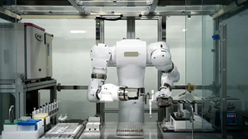 Lần đầu trên thế giới: Quốc gia châu Á mở phòng thí nghiệm 'không người', robot tự nuôi cấy tế bào, tự vận hành suốt ngày đêm