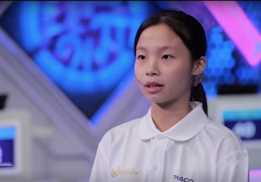 Diệu Anh tại trận thi tuần 3 tháng 1 quý III Olympia 26. Nữ sinh trường Bưởi giành vòng nguyệt quế Đường lên đỉnh Olympia 26 - Ảnh 1.