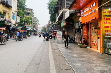 3 ngày nữa, hàng loạt tuyến phố Hà Nội sẽ áp dụng thu phí vỉa hè: Nhiều người dân đang nhầm lẫn điều này