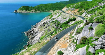 Cung đường ven biển đẹp nhất Việt Nam: Dài 30km, ôm trọn vịnh biển từng in dấu ‘tàu không số’ huyền thoại