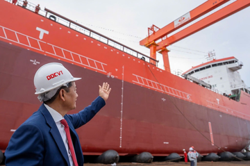 Nhà thầu công trình lớn nhất thế giới của Vingroup vừa hạ thủy 'quái vật' 21.800 tấn, hoàn toàn do người Việt chế tạo
