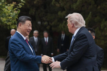 Phái đoàn của ông Trump phải tiêu hủy điện thoại, vứt hết giấy tờ tùy thân trước khi rời Trung Quốc vì lẽ gì?