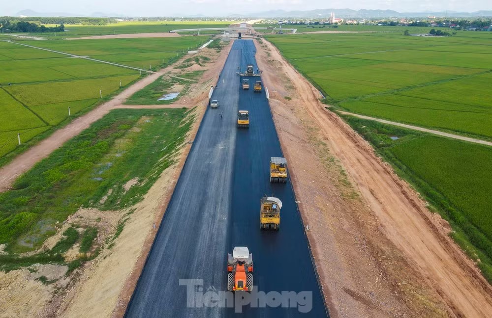 Bộ Xây dựng kiến nghị huy động gần 500.000 tỷ đồng để mở rộng các tuyến cao tốc đầu tư phân kỳ. Cần gần 500.000 tỷ đồng mở rộng cao tốc - Ảnh 2.