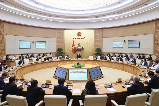 Chính phủ triệu tập cuộc họp nóng, 23 lãnh đạo doanh nghiệp bàn tái cơ cấu vốn Nhà nước: Viettel, PVN, <a style='text-decoration: none;' href='/PLX'>PLX</a>, <a style='text-decoration: none;' href='/GVR'>GVR</a>... sắp có biến lớn? - Ảnh 1.