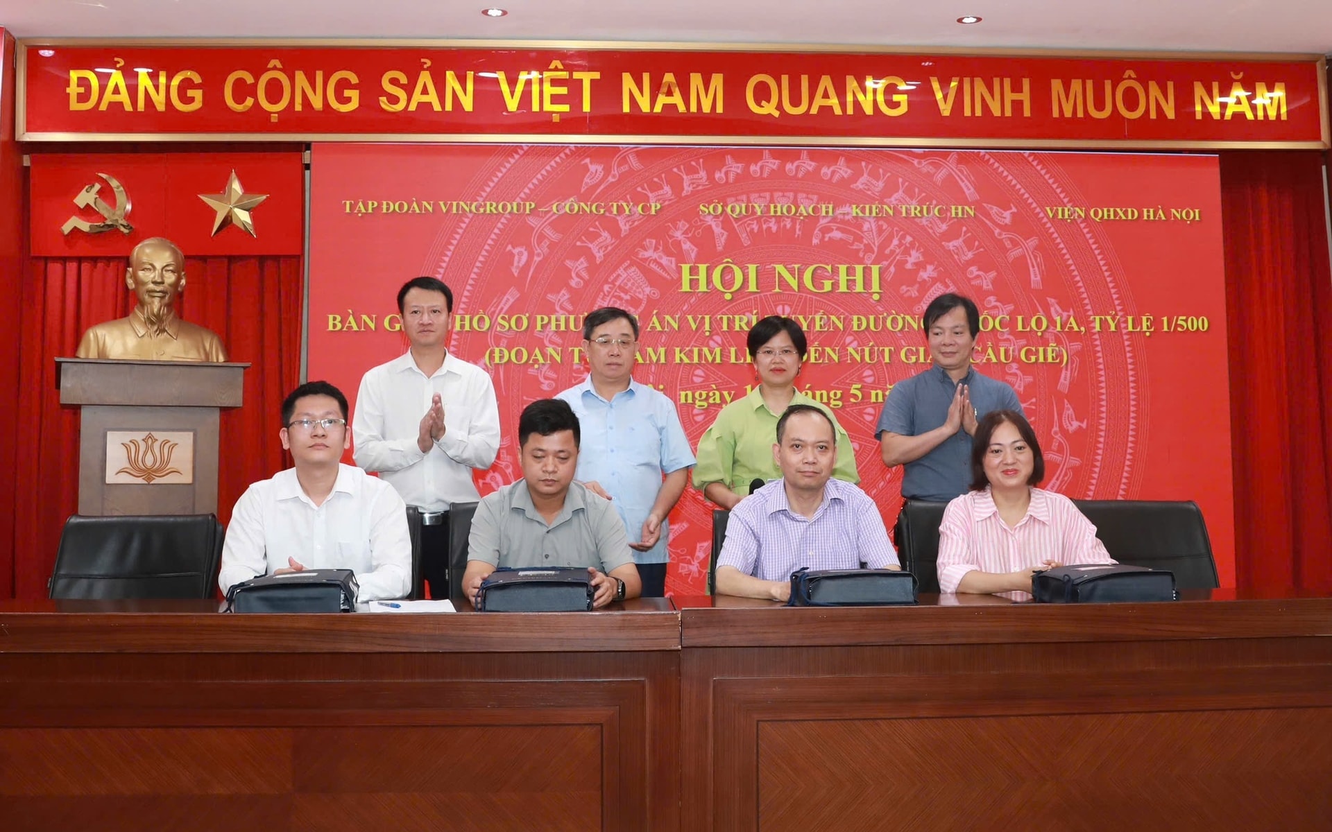 Vingroup vừa nhận bàn giao hồ sơ phương án, vị trí tuyến đường quốc lộ dài nhất Việt Nam - Ảnh 1.