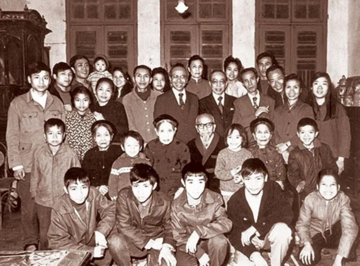 Ông chủ tiệm vàng giàu nức tiếng từng góp công lớn trong Tuần lễ Vàng do Bác Hồ phát động, các con đều là Giáo sư, Tiến sĩ, nhà thơ lừng danh