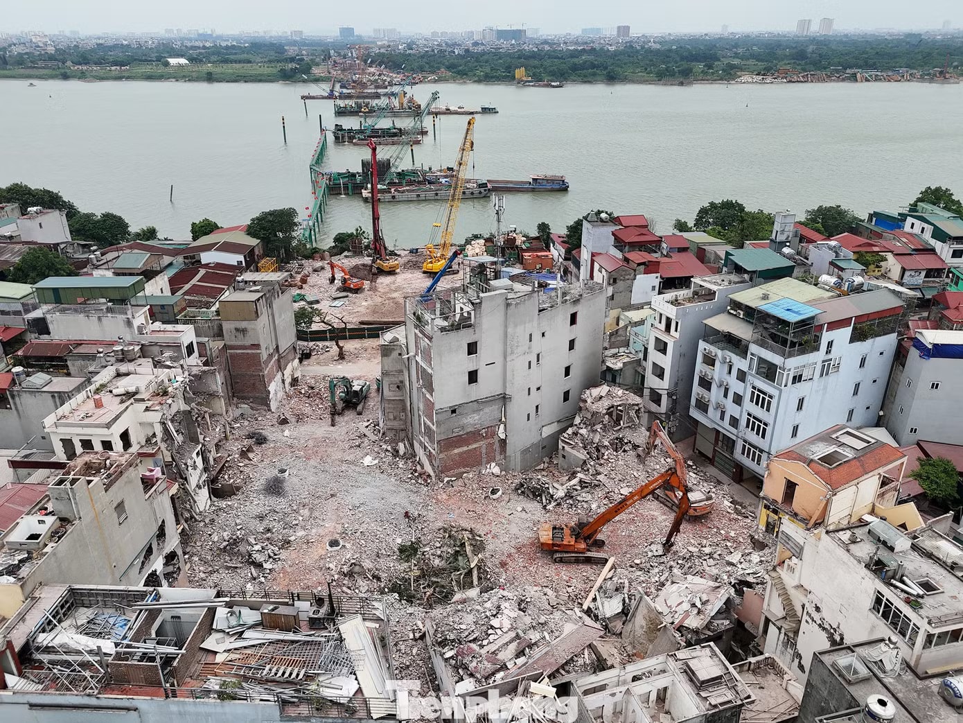 Công tác GPMB phục vụ dự án cầu Trần Hưng Đạo Hà Nội hỗ trợ tạm cư tối đa 15 triệu đồng/tháng mỗi hộ dân - Ảnh 1.