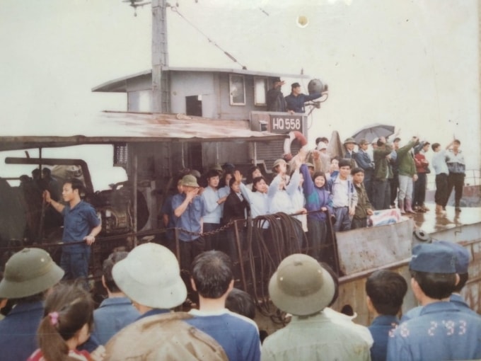 Tàu HQ 558 đưa những thanh niên xung phong đầu tiên ra đảo vào năm 1993. Ảnh Tư liệu