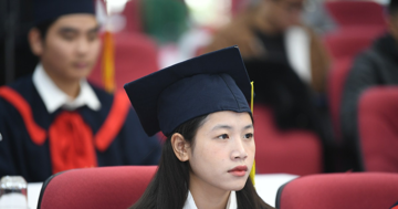 Ai có quyền giải thể trường đại học?