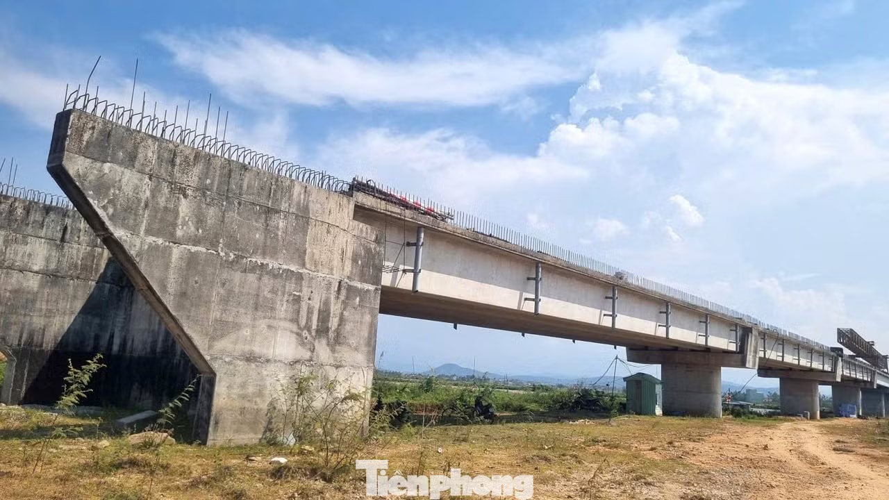 Đà Nẵng: Cầu 220 tỷ chưa làm xong đã rỉ sét - Ảnh 4.