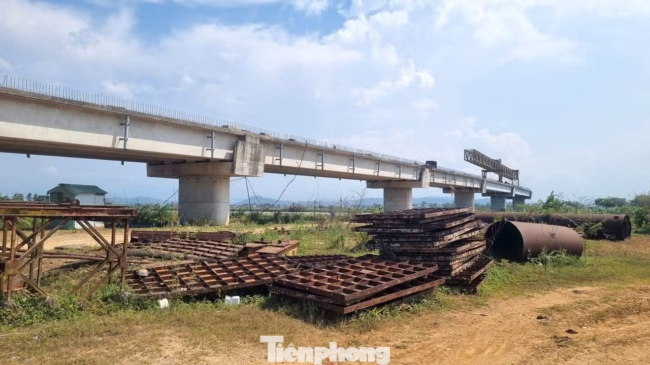 Đà Nẵng: Cầu 220 tỷ chưa làm xong đã rỉ sét - Ảnh 3.