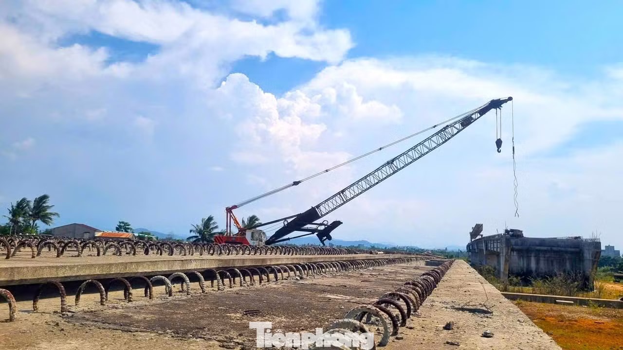 Đà Nẵng: Cầu 220 tỷ chưa làm xong đã rỉ sét - Ảnh 2.