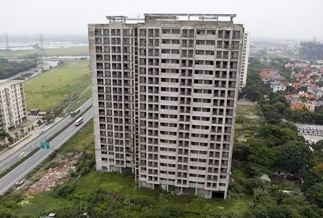 Nhà ở sinh viên tại Hoàng Mai, Hà Nội bỏ hoang nhiều năm có chủ trương chuyển đổi thành nhà ở xã hội cho thuê. Nhà ở xã hội cho thuê: 'Liều thuốc' ngăn chặn đầu cơ bất động sản? - Ảnh 1.