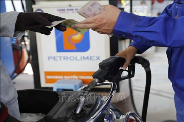 Khởi tố quản lý Petrolimex bơm nhầm 500 lít xăng vào bể dầu, bán hơn 12.000 lít nhiên liệu kém chất lượng