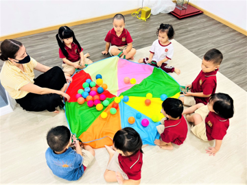 Mỗi trẻ em được hỗ trợ 240.000 đồng/tháng tiền mặt khi học mầm non: Điều kiện là gì và áp dụng ở địa phương nào?