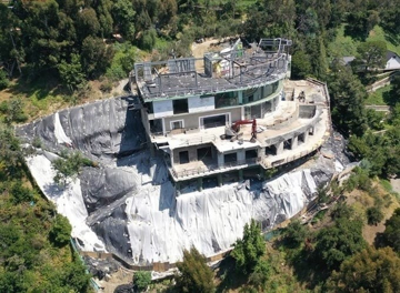 Phá dỡ 'siêu biệt thự' gần 3.000m² xây trái phép trên đỉnh đồi của đại gia bất động sản, buộc bồi thường hơn 76 tỷ đồng