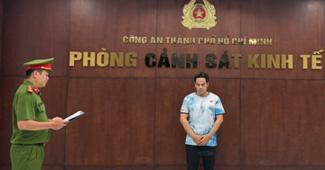 Phá đường dây bán giày giả mạo thương hiệu Nike, Adidas ở TPHCM