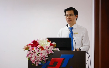 Phó Giáo sư 45 tuổi hiện đang là Hiệu trưởng ‘trường đại học nghìn tỷ’ tại Việt Nam và được xếp hạng thứ 684 tốt nhất thế giới