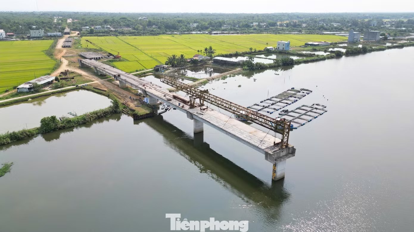 Đà Nẵng: Cầu 220 tỷ chưa làm xong đã rỉ sét - Ảnh 1.