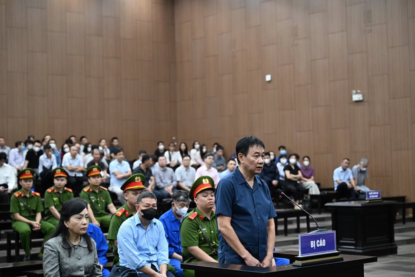 Hình ảnh cựu Bộ trưởng Nguyễn Thị Kim Tiến tại phiên tòa xét xử vụ sai phạm trong đầu tư cơ sở 2 BV Bạch Mai, Việt Đức - Ảnh 5.