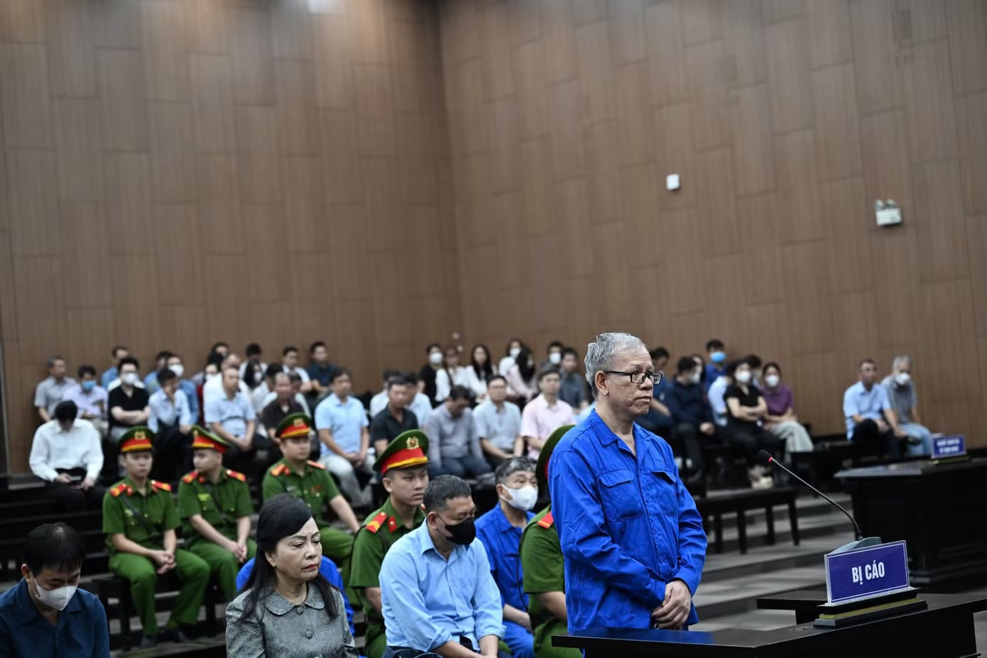 Hình ảnh cựu Bộ trưởng Nguyễn Thị Kim Tiến tại phiên tòa xét xử vụ sai phạm trong đầu tư cơ sở 2 BV Bạch Mai, Việt Đức - Ảnh 4.