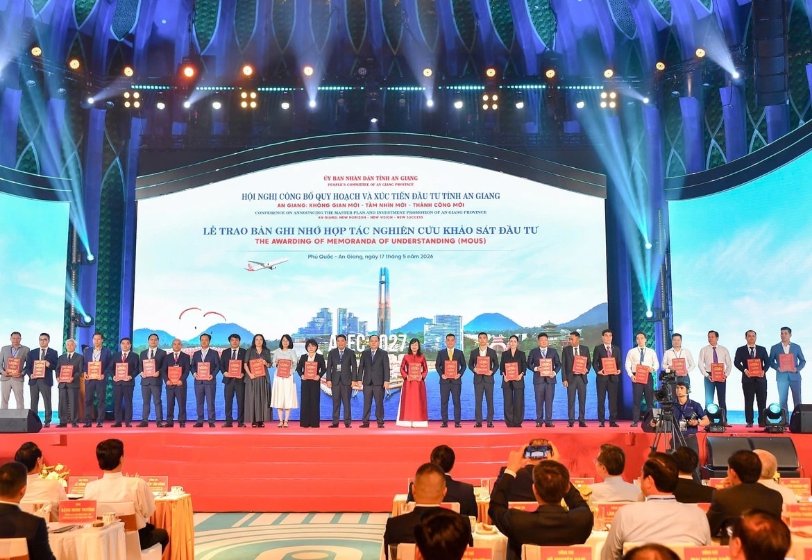 Vingroup, Sun Group, Thaco, CT Group, T&T... cùng hiện diện, một tỉnh phía Nam lập tức ký 24 bản ghi nhớ hợp tác, tổng vốn 1,5 triệu tỷ đồng - Ảnh 1.