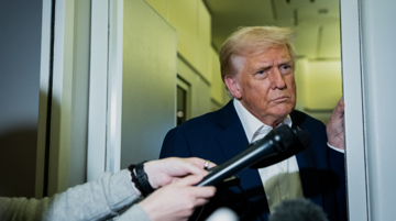 Hai cảnh sát Mỹ kiện ông Trump về quỹ đen gần 1,8 tỷ USD, cáo buộc hành vi ‘tham nhũng trắng trợn nhất thế kỷ’