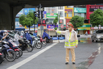 Người đi xe máy sẽ bị phạt 600.000 đồng nếu quay đầu đè vạch: Riêng 3 trường hợp này được 'tha'