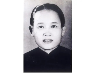 Người phụ nữ Việt Nam đầu tiên được tặng Huân chương Sao Vàng, có chồng và 2 con trai là liệt sĩ, từng đảm nhiệm nhiều chức vụ quan trọng