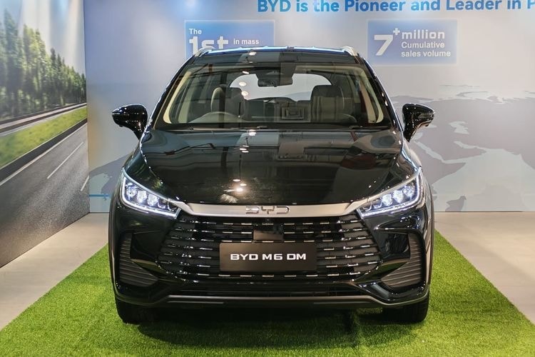 BYD M6 DM 1