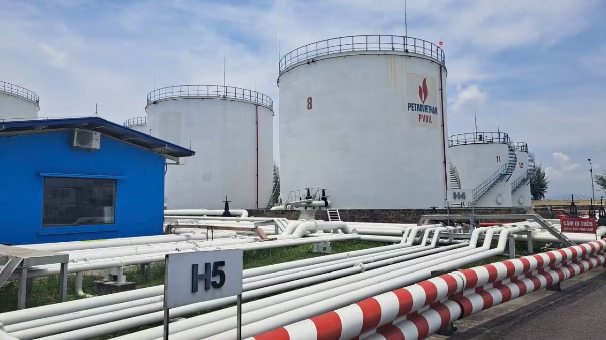 Nhu cầu nhập khẩu ethanol để phục vụ quá trình triển khai xăng E10 của Việt Nam sắp tới rất lớn. Xăng E10: Việt Nam có thể chi tỷ USD nhập ethanol mỗi năm - Ảnh 1.