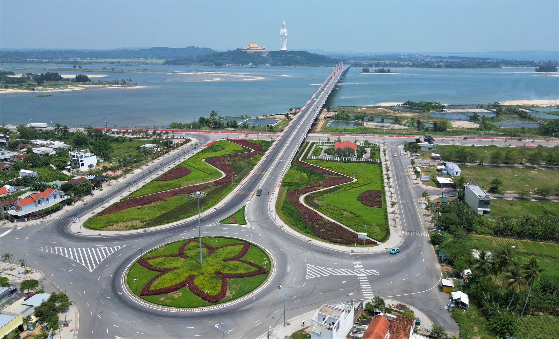 Việt Nam có cung đường biển đẹp như tranh xuyên qua nhiều vùng sinh thái: Dài 100km, đang nỗ lực ‘về đích’- Ảnh 2. Việt Nam có cung đường biển đẹp như tranh xuyên qua nhiều vùng sinh thái: Dài 100km, đang nỗ lực ‘về đích’- Ảnh 2.