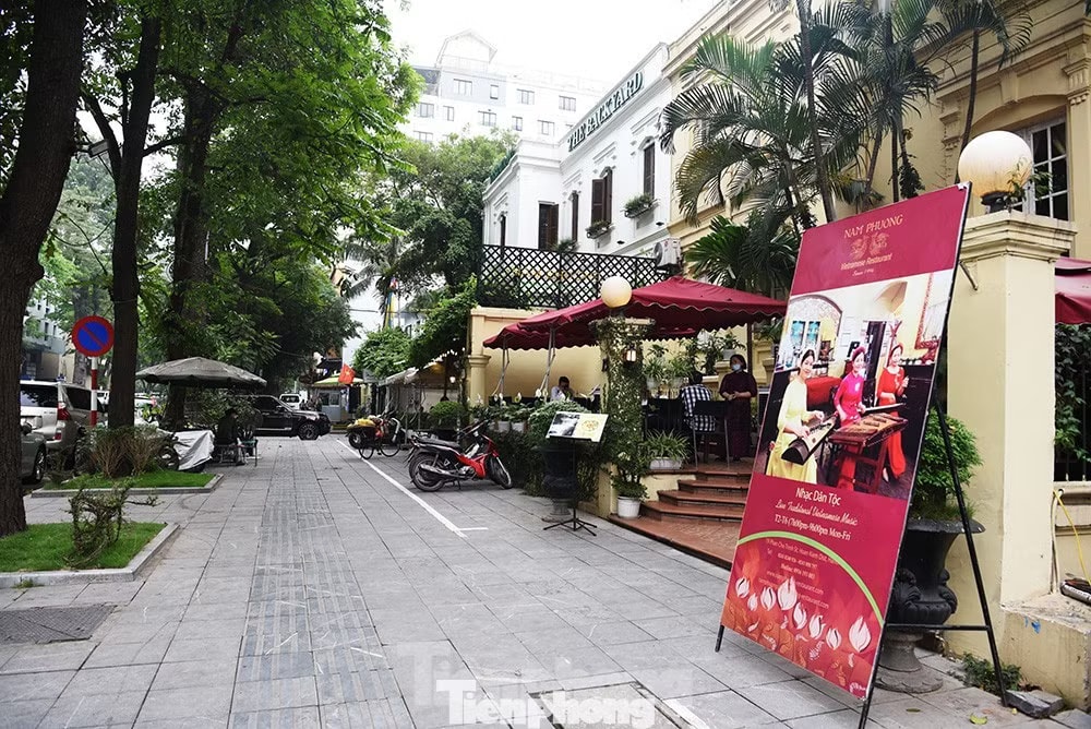 Hà Nội siết vỉa hè: Không thể chỉ cấm và phạt, sinh kế cần có lối đi - Ảnh 9.