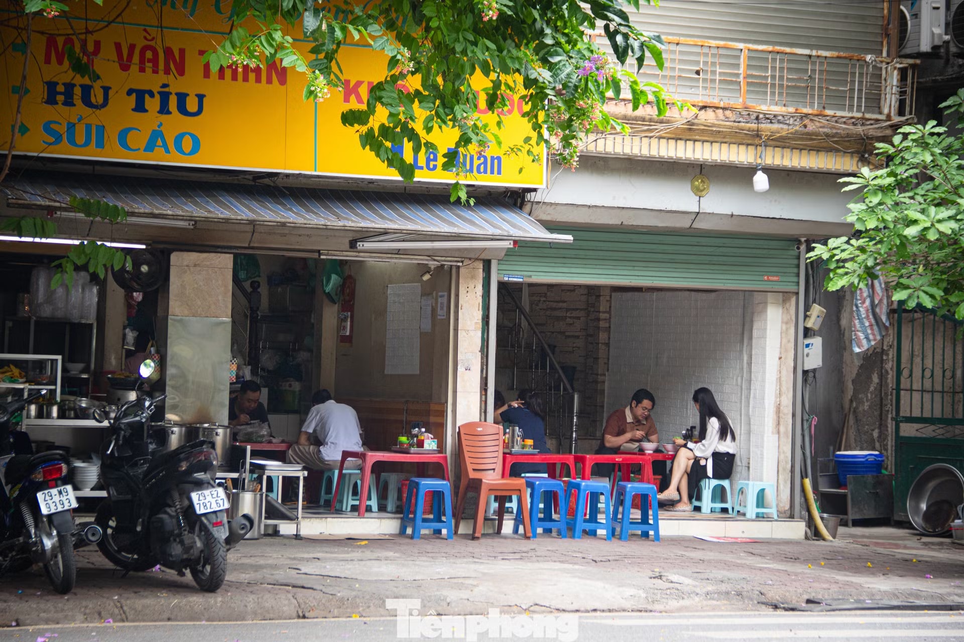 Hà Nội siết vỉa hè: Không thể chỉ cấm và phạt, sinh kế cần có lối đi - Ảnh 15.